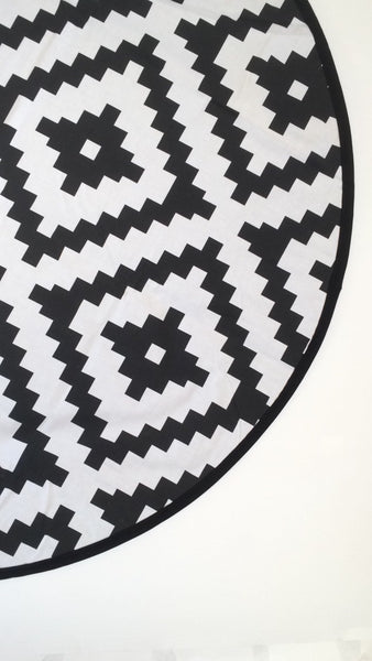 Black and White Jumbo Diamond Aztec - ROUND BLANKET - Dotboxed